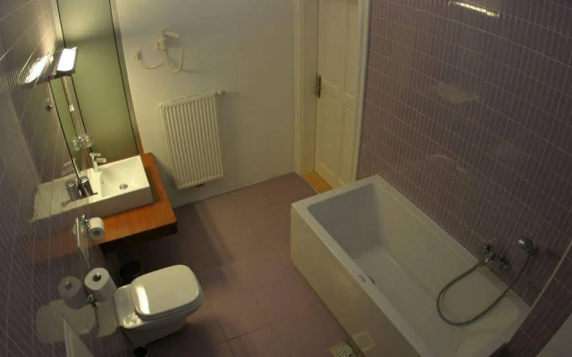 Julija&Robert's Riverview Apartments and Rooms
