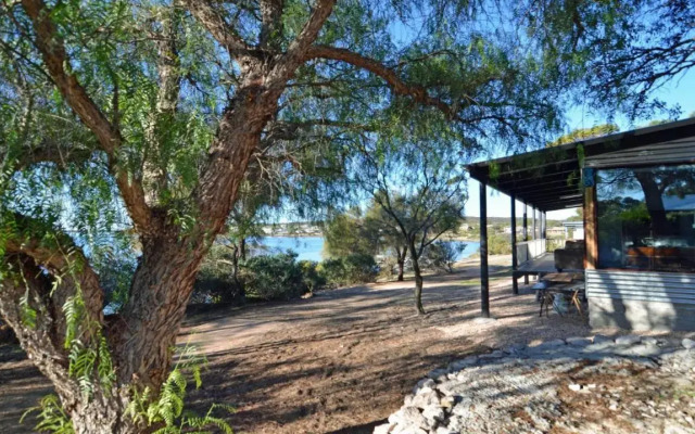 CDC-625 Beach House incl.rear 2BR studio