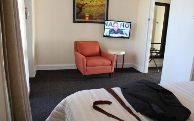 Whale Motor Inn and Restaurant