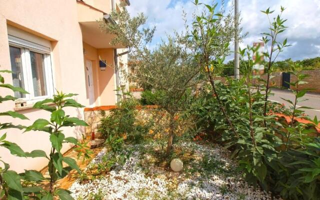 Apartment with 4 Bedrooms 446