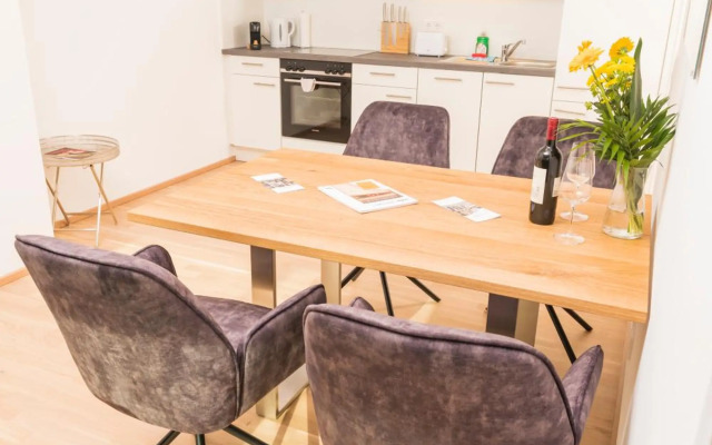 Triiiple Tower Dream Apartments with Rooftop-Summer-Pool by ichbucheAT