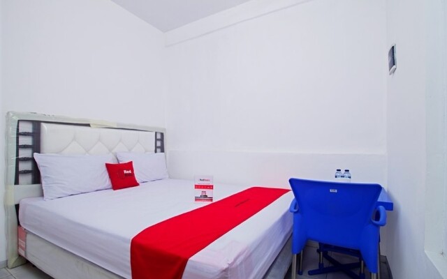 RedDoorz near STAN