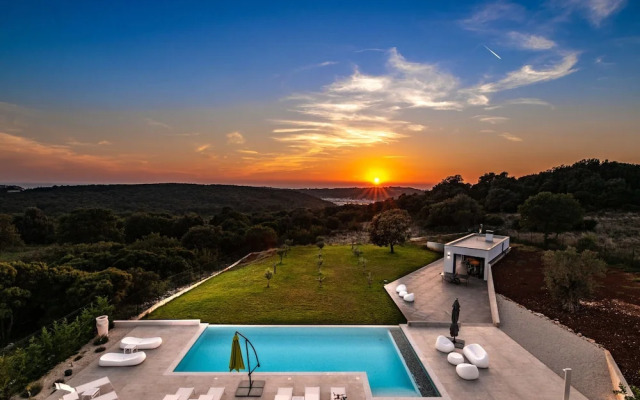 Villa in Pula With Pool and Sauna