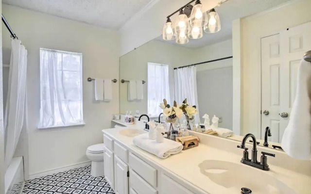 Pet-friendly Houston Rental w/ Private Patio!