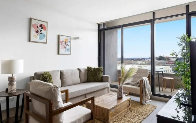 A Lux 2BR Apt Next to Melbourne Uni, Free Parking – Guest Rooms – Melbourne