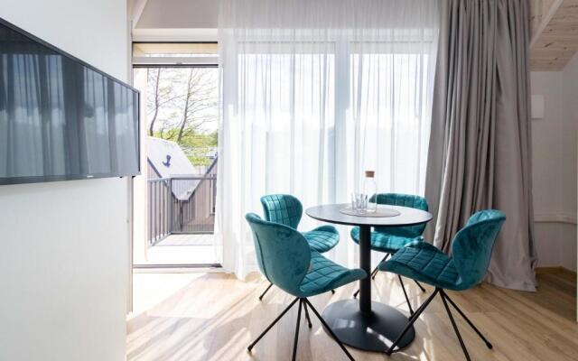 VineWood Apartment, By Cohost