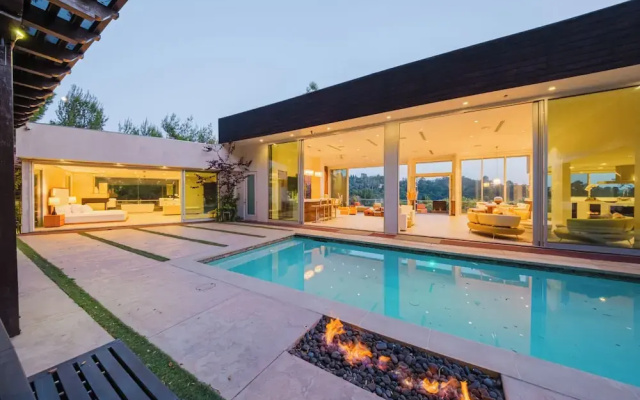 Zen Estate - Luxurious 5BR Beverly Hills Sanctuary With Pool & Canyon Views