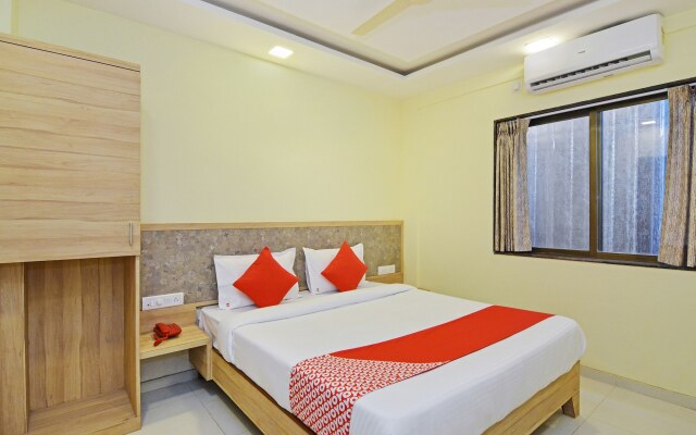OYO 23365 Hotel Bright Plaza
