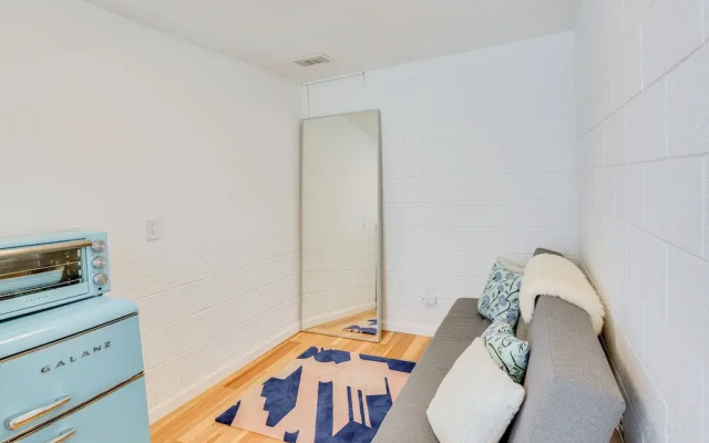 5 Mi to Dtwn Los Angeles: Apt w/ Outdoor Space!