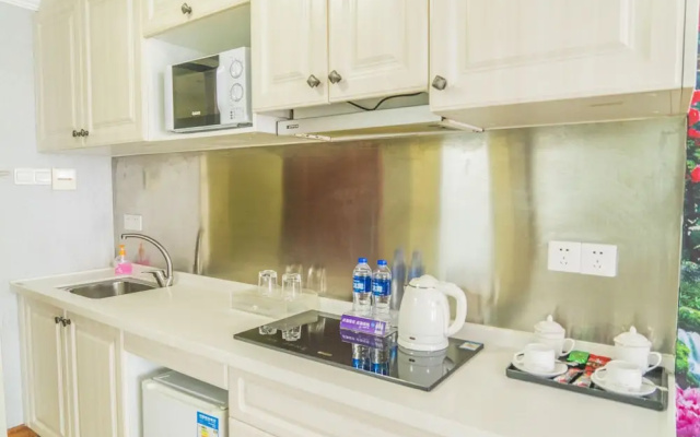 YOYO International Apartment