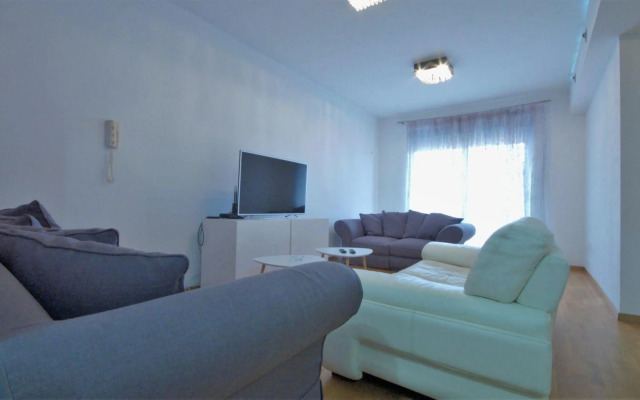 M&L Lux 3-bedroom apartment (sea view)