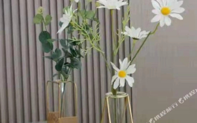 Qingman Light Luxury Hotel (Linping Qiosi Subway Station)