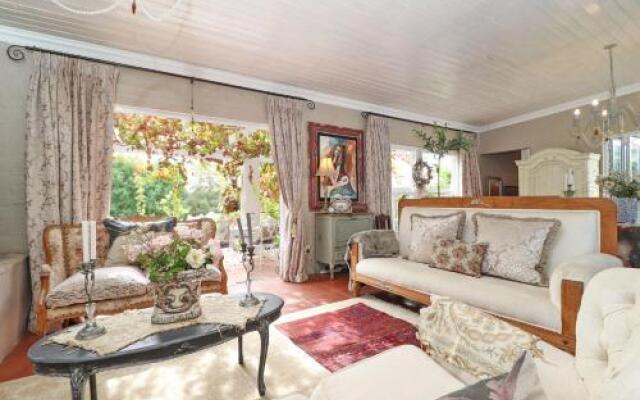 Three Oaks Bed  Breakfast