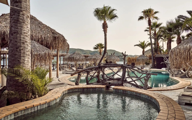 Gloria Maris Hotel Suites & Villas