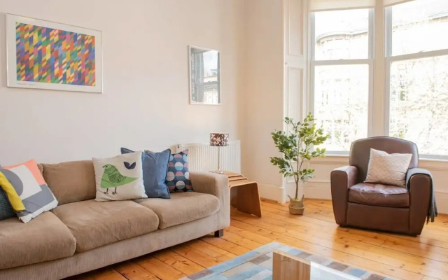Charming 2-bedroom apt in the Heart of West End