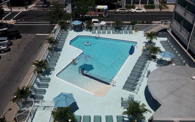 Commander Hotel & Suites