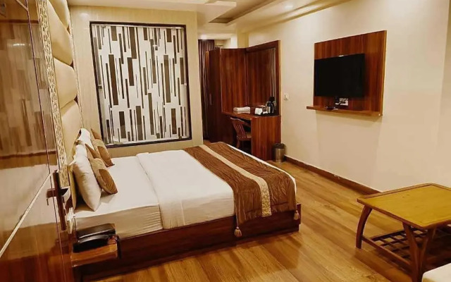 OYO 91616 Hotel Tourist Plaza