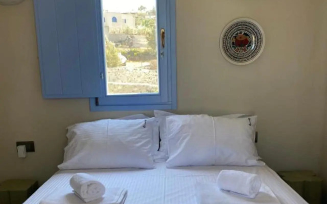 Pink Freud Villas Santorini