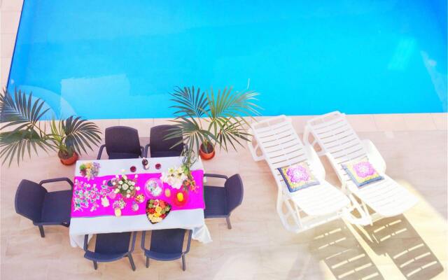 Blue Holiday Ramla