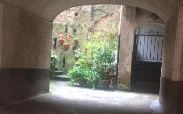 L'arco di corso Garibaldi 202