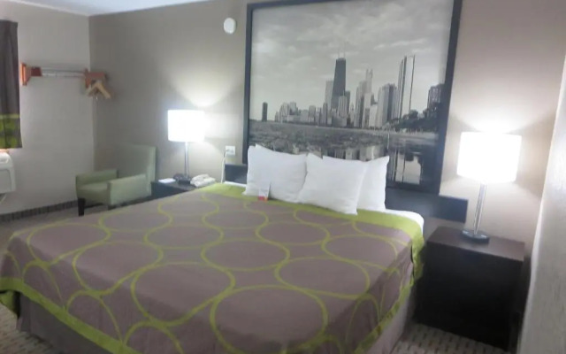 Super 8 Mundelein/Libertyville Area