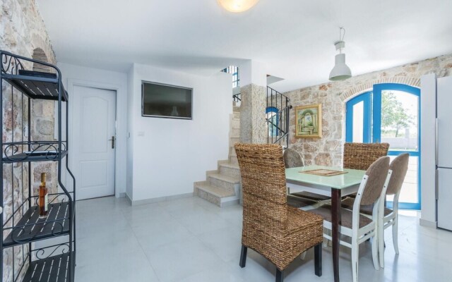 Stunning Home in Mihelici With Wifi and 3 Bedrooms