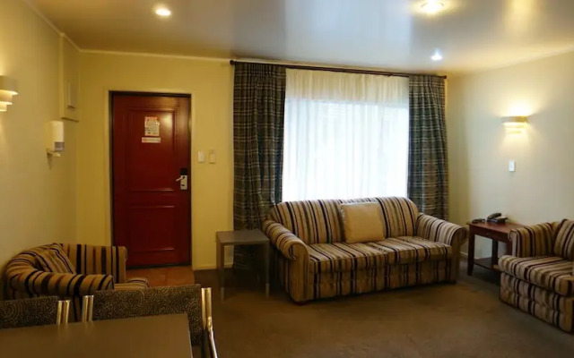 Cornwall Park Motor Inn