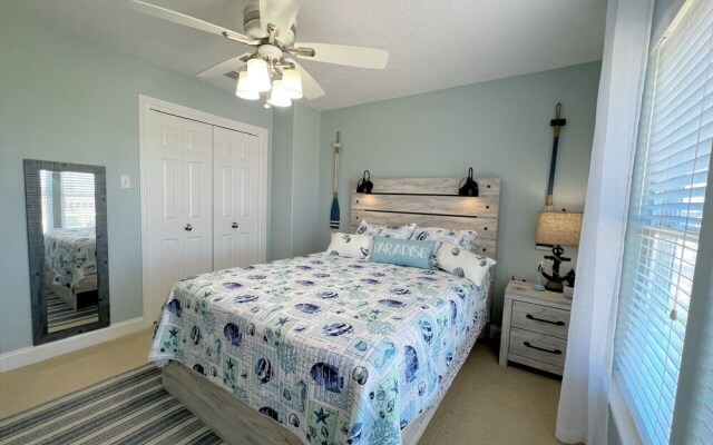 Sea-renity 3 Bedroom Home by Redawning