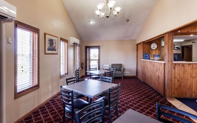 Dragonfly Inn and Suites