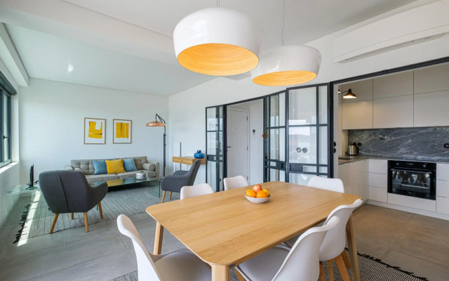 Nomad's 2bdr Riverside Lisbon