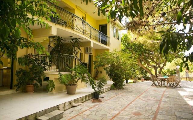 Irena Studios And Apartments