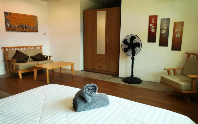 Tonmai Suites