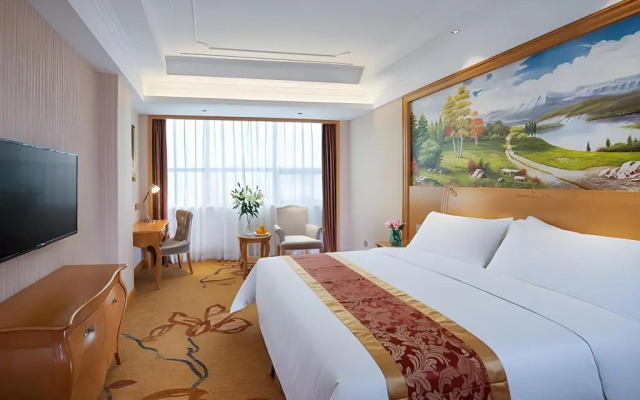 Venus Hotel Gongming Rainbow