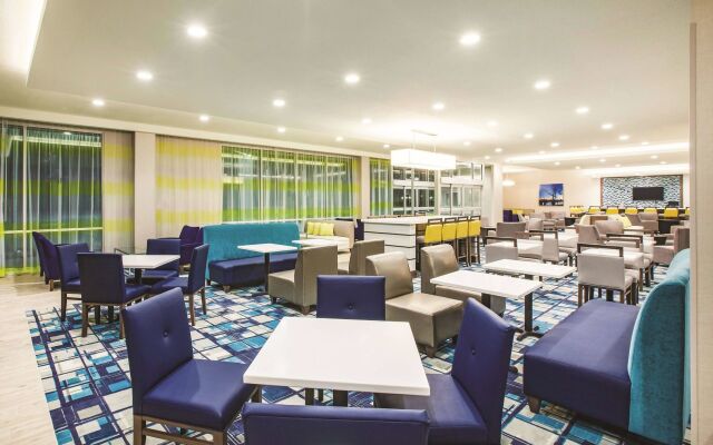 La Quinta Inn & Suites by Wyndham Wichita Northeast