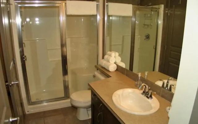 Ground Level Condo Backing Onto Creek #122