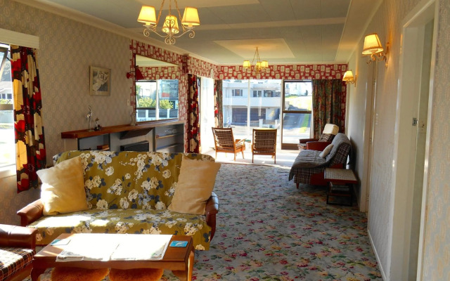 Bobs Bach - Mt Maunganui Bach