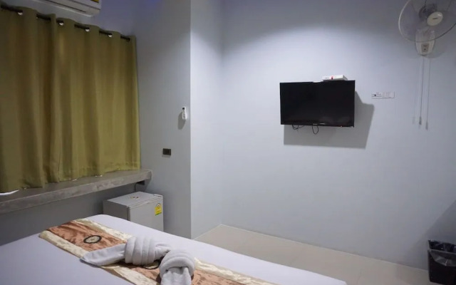 C2U Hotel Uthai Thani - Adults Only