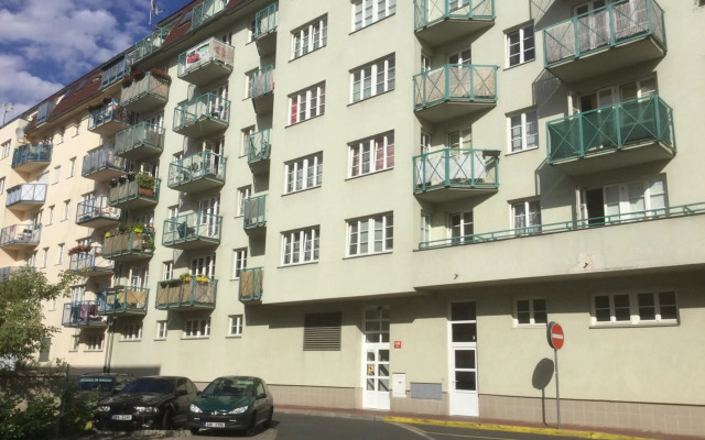 Sunny Two-story Apartment Kyje