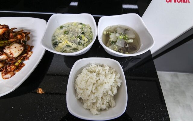 Gunsan JNK Classic Hotel - Gray