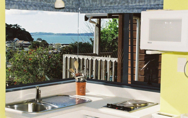 Bay Cabinz Motel