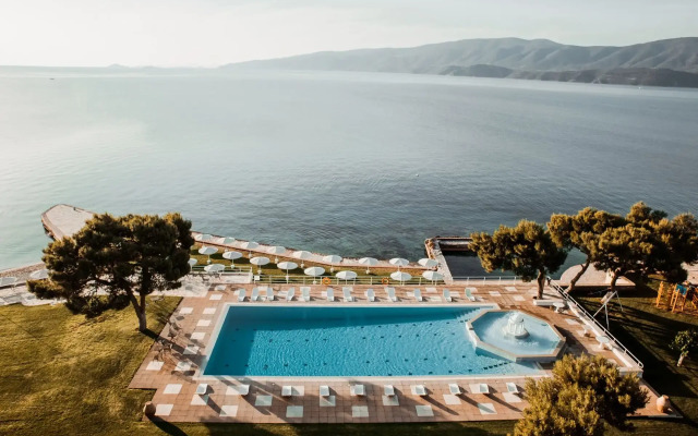 Kalamaki Beach Resort