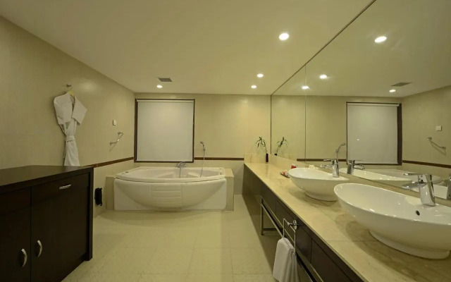 The Gateway Hotel Lakeside Hubli