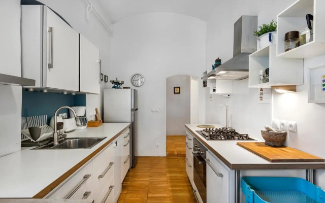 ROG Apartment with Furnished Courtyard