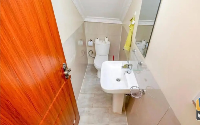 Inviting 6-bedrooms Apartment in Kigali