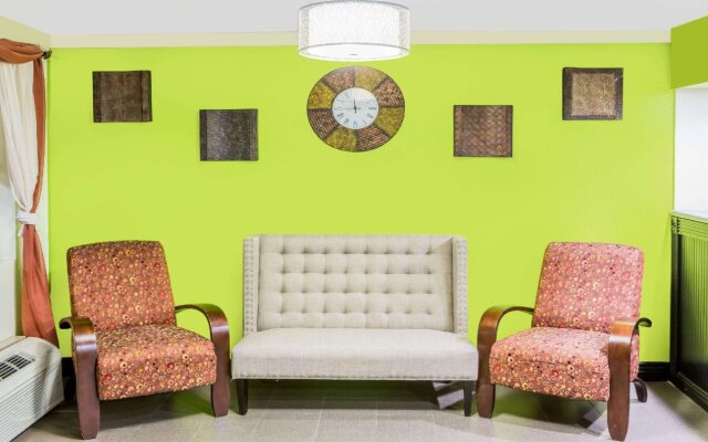 OYO Hotel Pineville LA Hwy 165