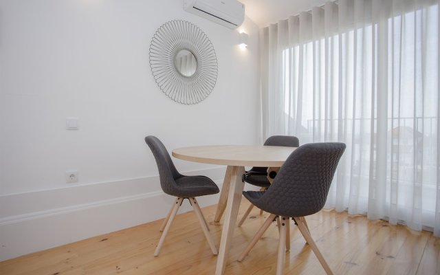 Liiiving - Mezzanine Downtown Balcony