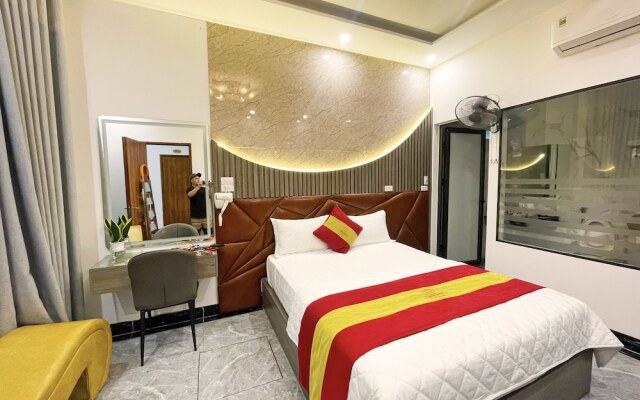 Queen Hotel - Mo Lao