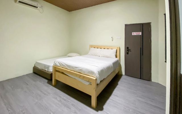 Homestay D3 Mitra Reddoorz – Guest Rooms – Batam