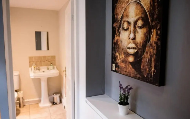 Stay Comfortable-close to City Centre-4 Bed House!