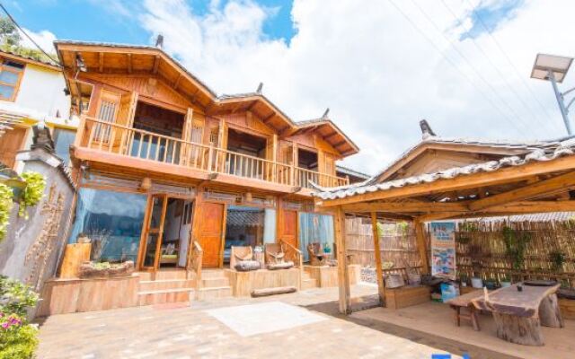 Lugu Lake Yuanrongju Lake View Inn